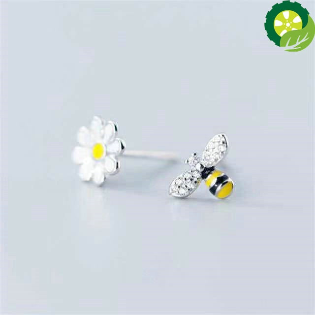 Creative Flower Sweet Bee Daisy Asymmetric 925 Sterling Silver Jewelry Beautiful Diamond Stud Earrings