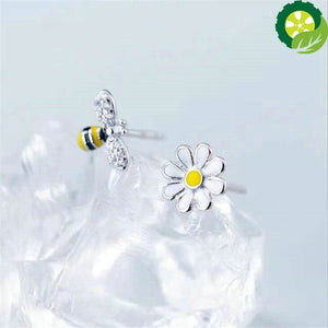 Creative Flower Sweet Bee Daisy Asymmetric 925 Sterling Silver Jewelry Beautiful Diamond Stud Earrings