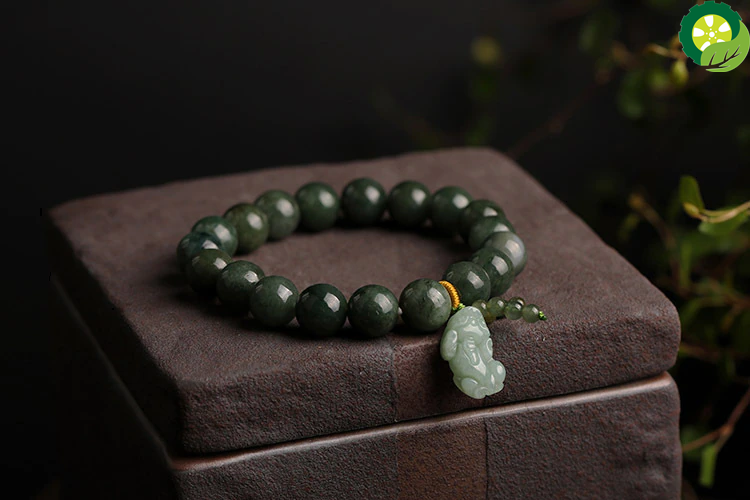 Unisex Natural Grade A Jade Jadeite Round Bead With Hand-Carved Pixiu Charm Link Bracelet